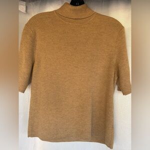 Men's Turtleneck Short-Sleeve Sweater in Camel Brown